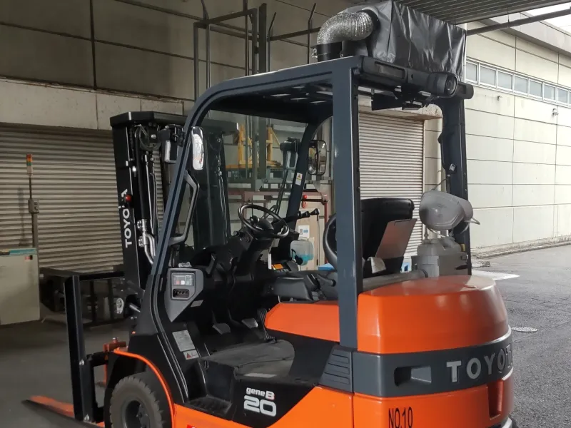 スポットクーラー設置のフォークリフト（千葉工場）