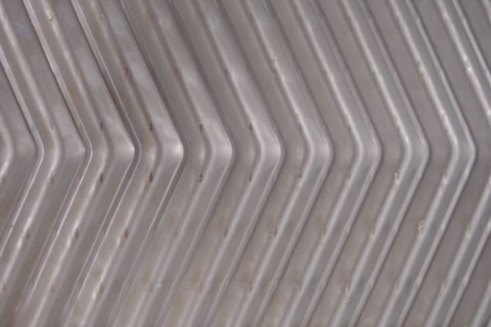 UHT殺菌機内部の加熱プレート(乳化剤あり) UHT殺菌機内部の加熱プレート(乳化剤あり)