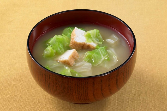 キャベツの味噌汁の写真