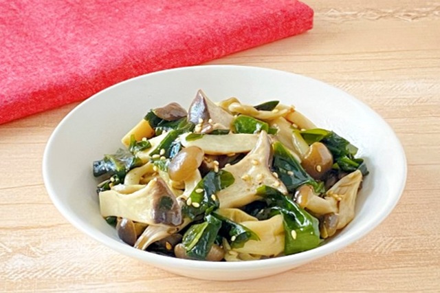 きのことわかめの腸活ナムルの写真