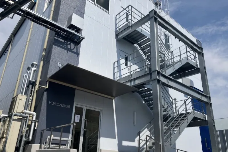 ビタミンミックスの製造棟（東京工場）