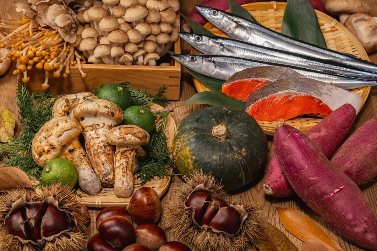 きのこや根菜など、秋の食材の写真