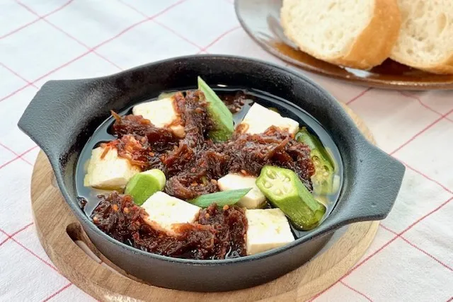 もずくキムチと島豆腐のアヒージョ