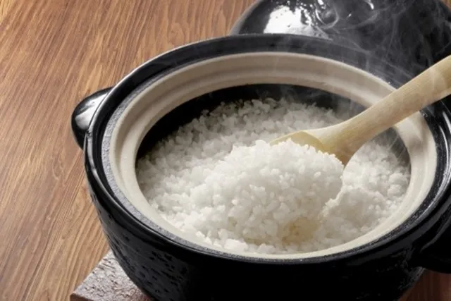 炊き立てのごはんの写真