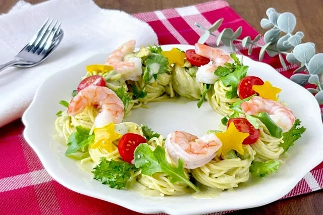 クリスマスリースのパスタサラダの写真