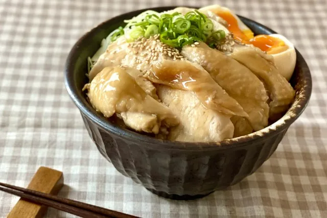鶏チャーシュー丼の写真