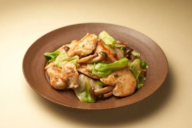 鶏とキャベツのうま塩炒めの写真