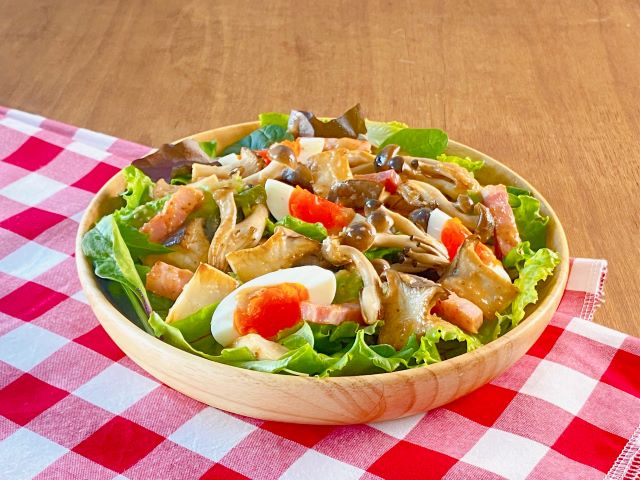 洋食屋さんのきのこサラダ