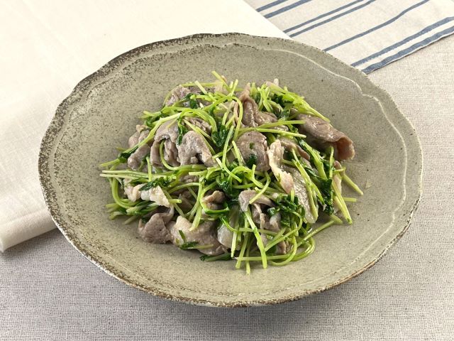 豚肉と豆苗の塩麹炒め