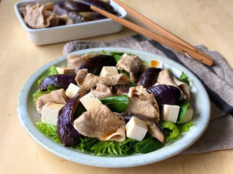 『リケンのノンオイル 青じそ』使用レシピ「豚肉となすの豆腐サラダ」