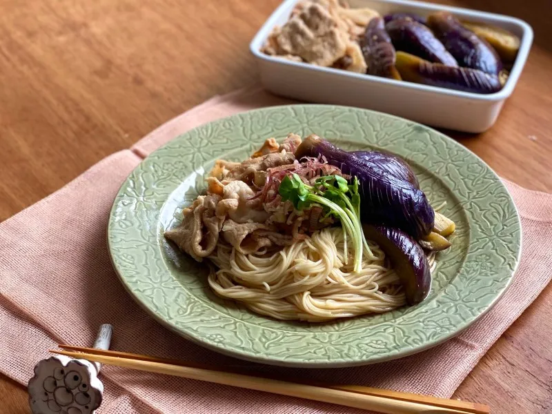 『リケンのノンオイル青じそ』使用レシピ「豚肉となすのぶっかけそうめん」