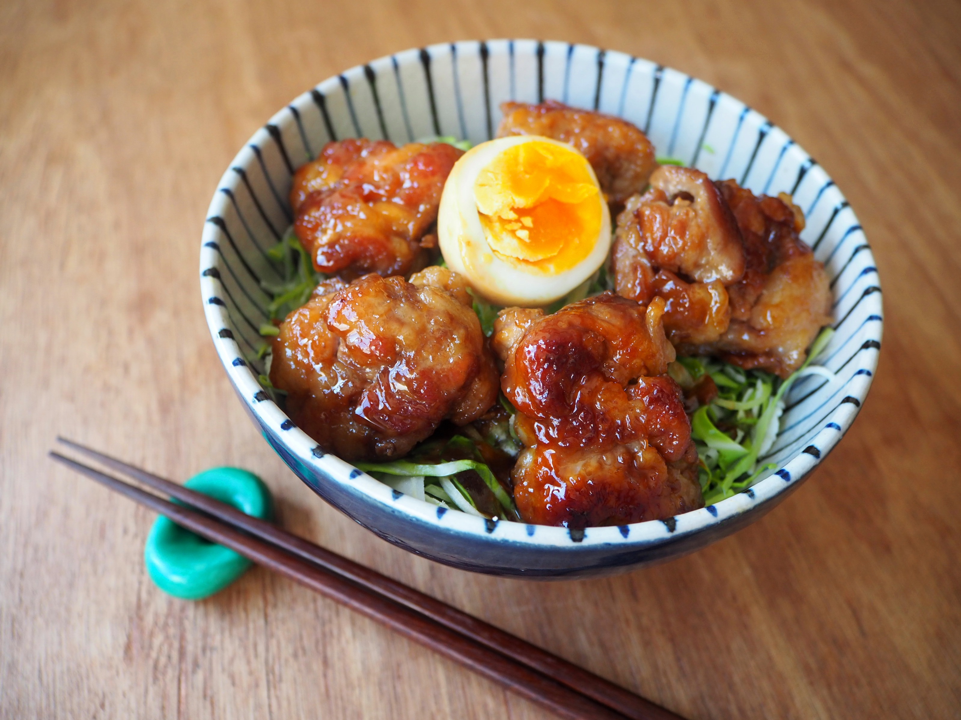 ボリューム満点！青じそ角煮丼