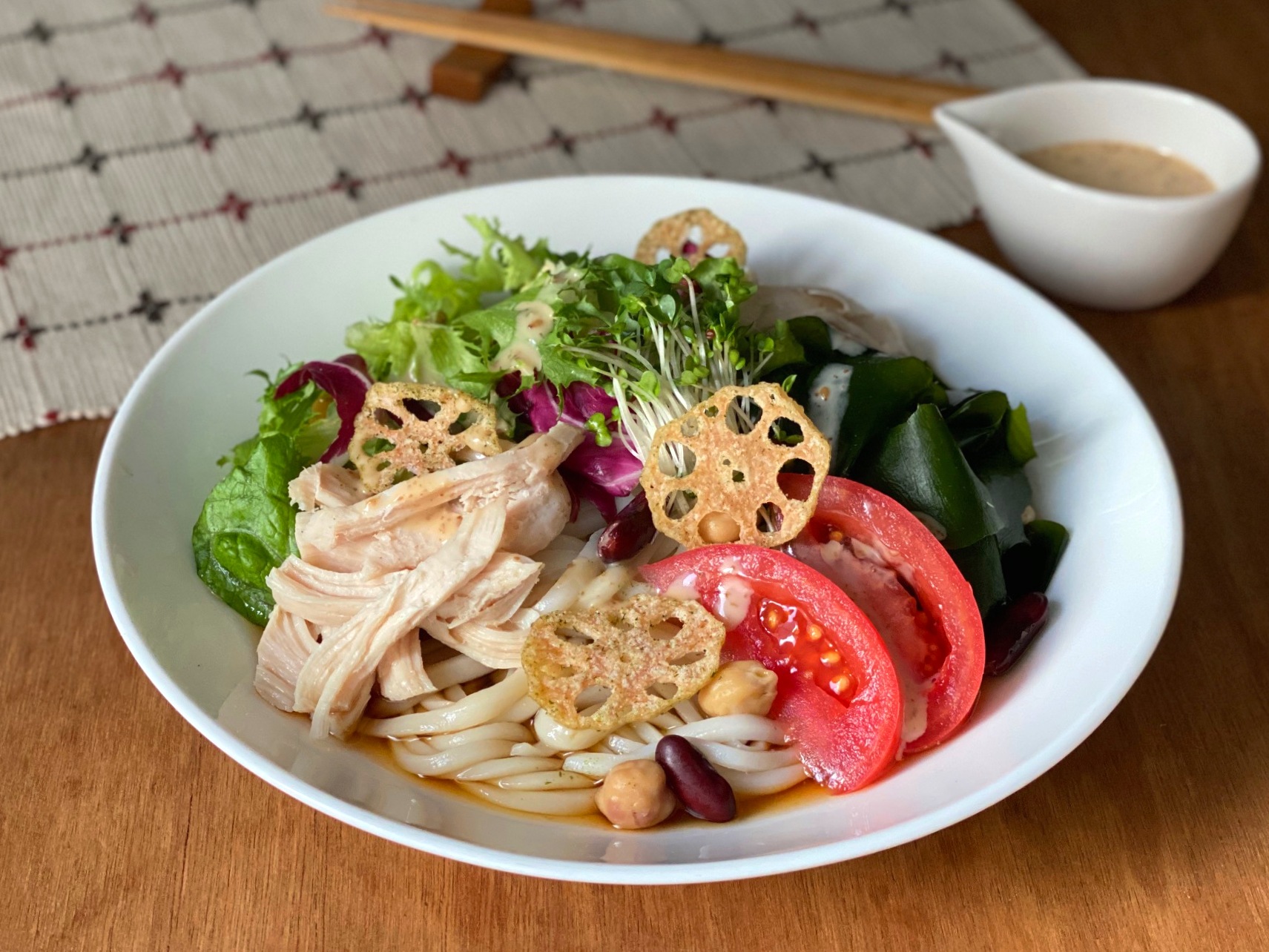 サラダうどん ごまわさ風味