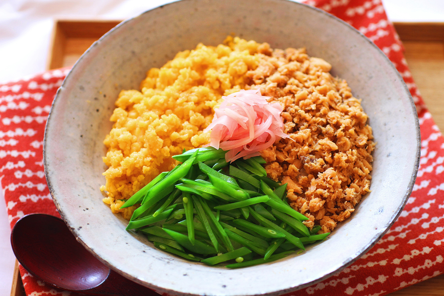 春色の三色丼