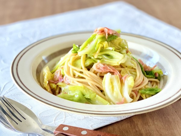 レンジで桜えびと春キャベツの和風パスタ