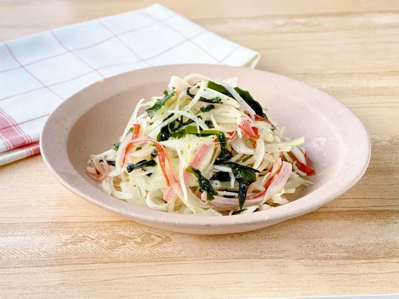 新玉ねぎとカニカマのわかめあえ