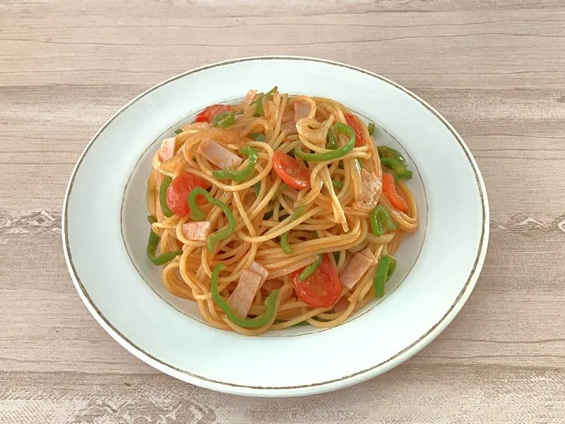 『素材力だし うまみとスパイス』使用レシピ「ナポリタン」