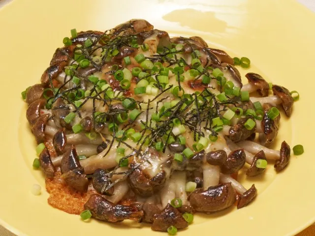 丸ごとしめじのガリバタチーズ焼き