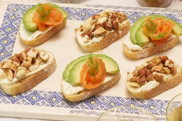 チーズディップのブルスケッタ