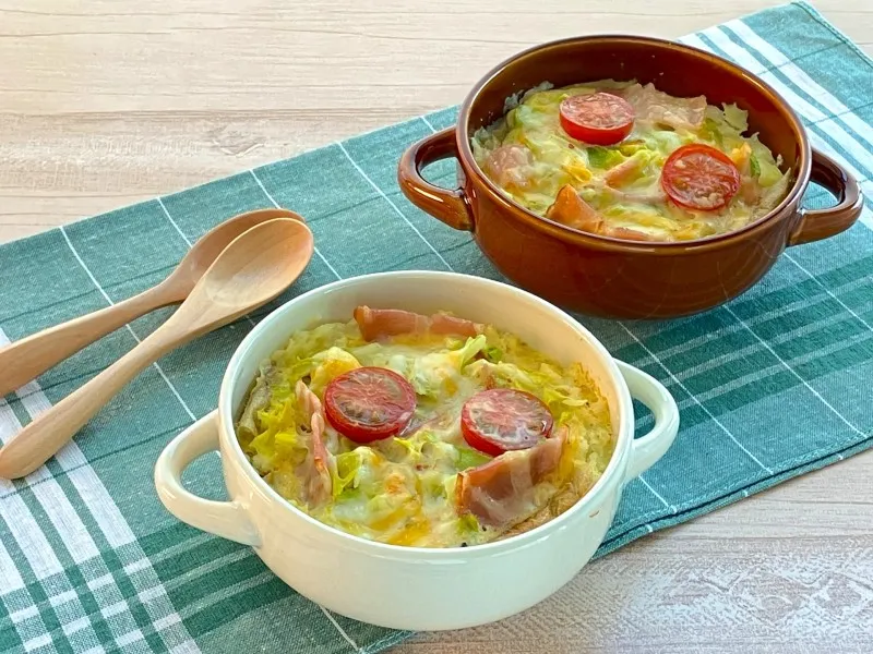 『リケンのノンオイル くせになるうま塩』使用レシピ。春キャベツをたっぷり使い、野菜を楽しめる「新じゃがのキッシュ風」