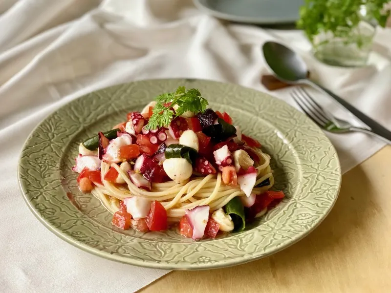 たことガーリックトマトソースの冷製パスタ | レシピ | 理研ビタミン